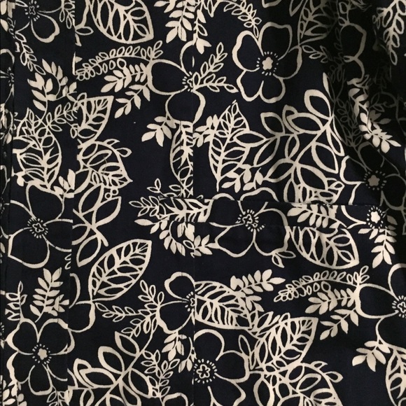 5/$25🔅Bonworth Navy/White Floral Zip-Up Jacket - Picture 5 of 5